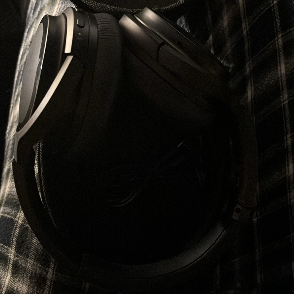 Active Noise Cancellation Headphones! - Picture 5 of 5